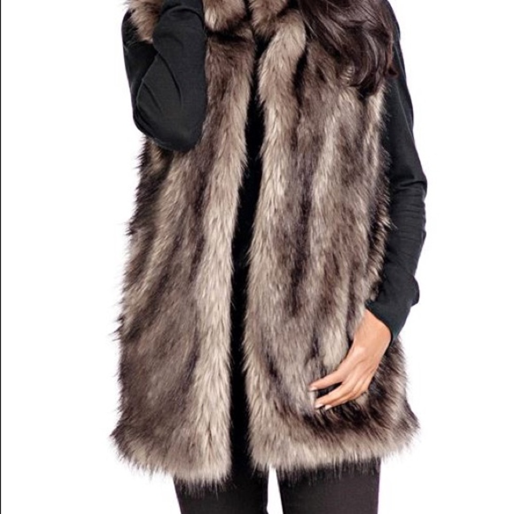NWT. Faux Fur vest